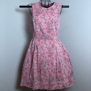 Adorable dress with a 50’s vintage flair!